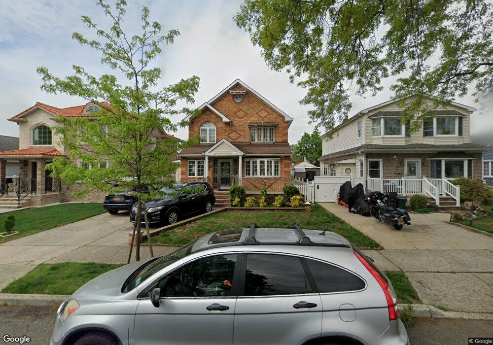 8044 267th St, Glen Oaks, NY 11004 - photo 1