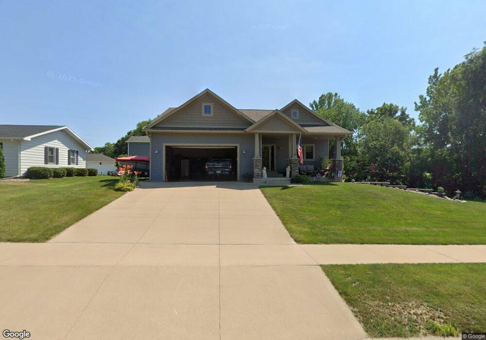 619 S 11th St, La Crescent, MN 55947 - photo 1