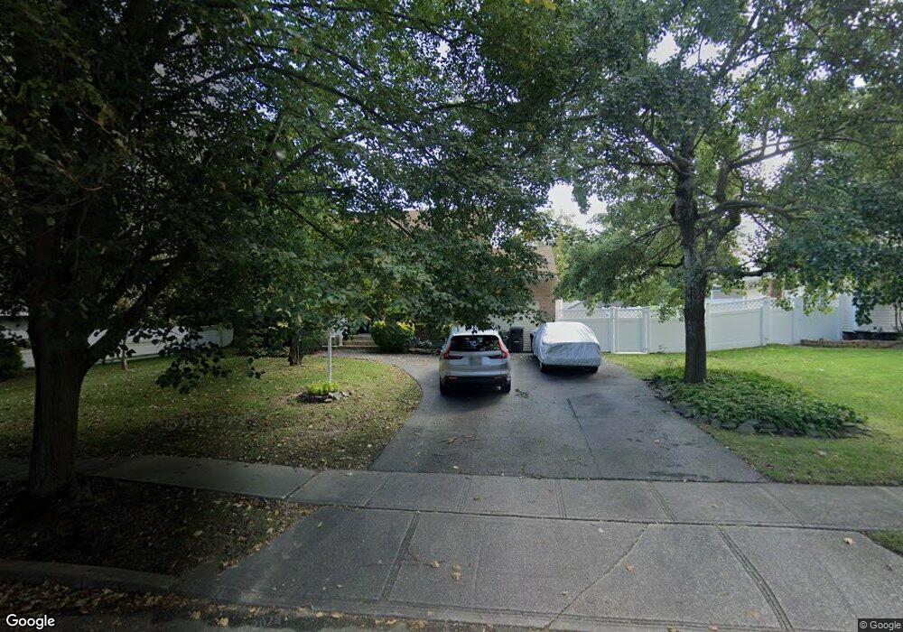 18 Dewey Rd, ComMacK, NY 11725 - photo 1