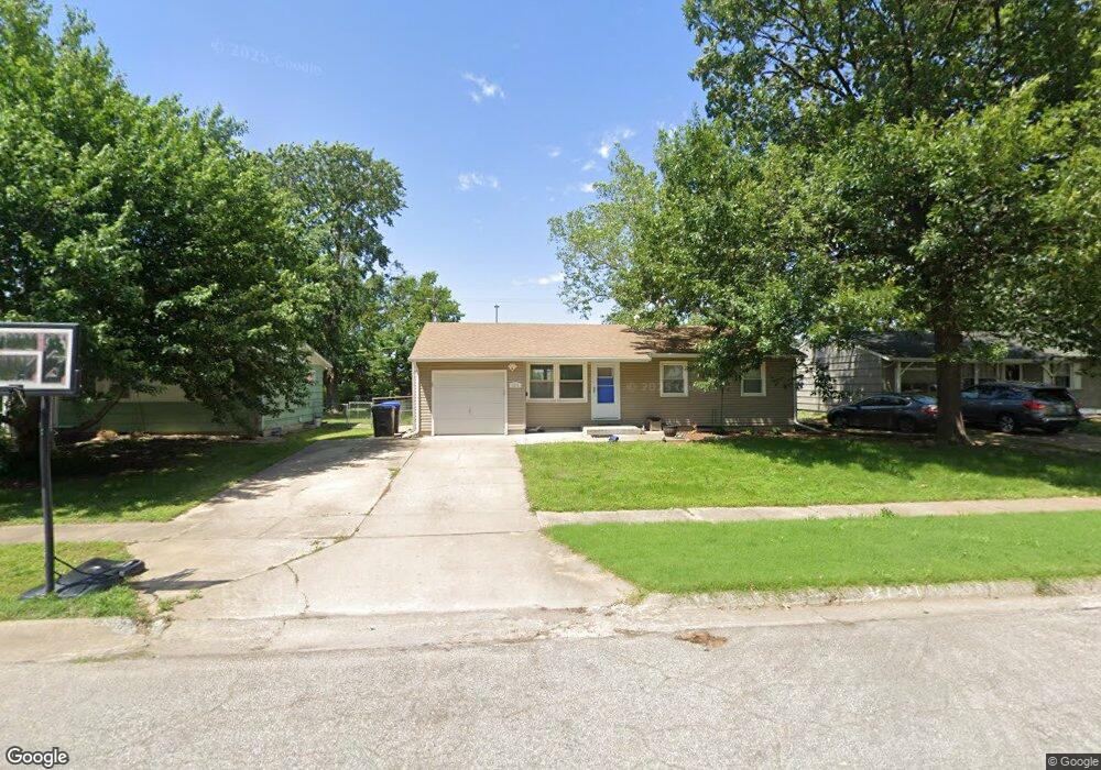 5236 SW 31st St, Topeka, KS 66614 - photo 1