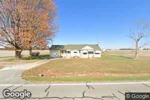 607 E Main St, Radom, IL 62876