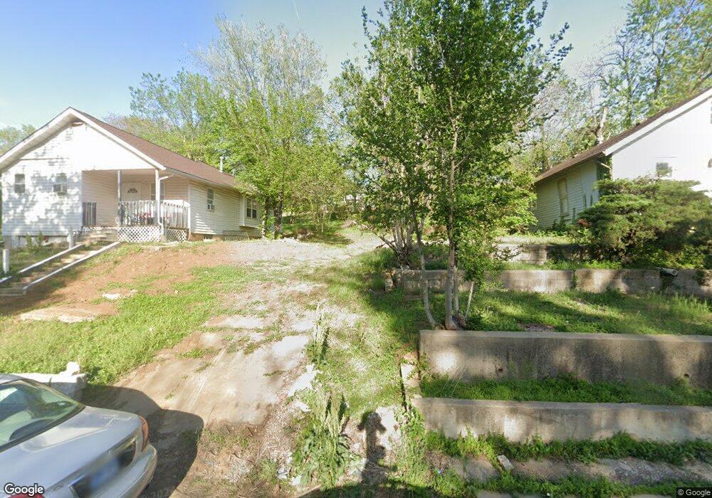 2422 SW Fillmore St, Topeka, KS 66611 - photo 1