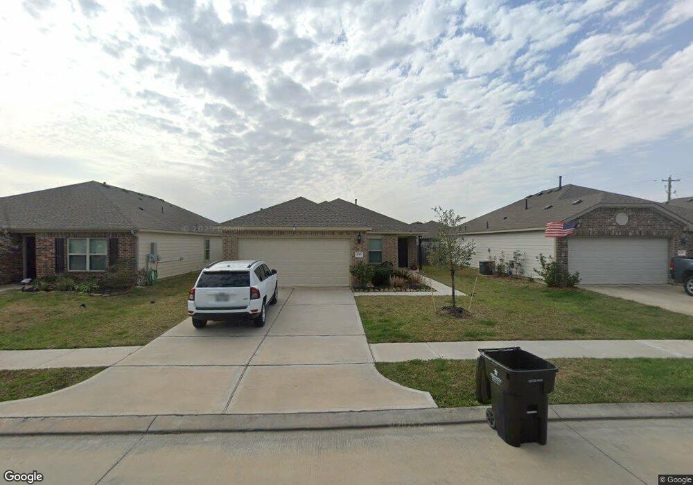 630 W Fairway Lake Dr, Alvin, TX 77511 - photo 1