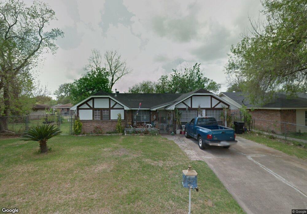 8335 Whitecastle Ln, Houston, TX 77088 - photo 1