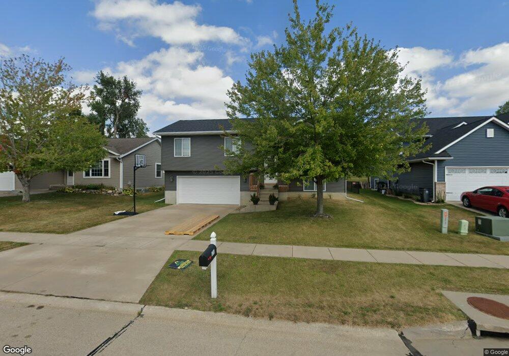 3741 Royal Dr SW, Cedar Rapids, IA 52404 - photo 1