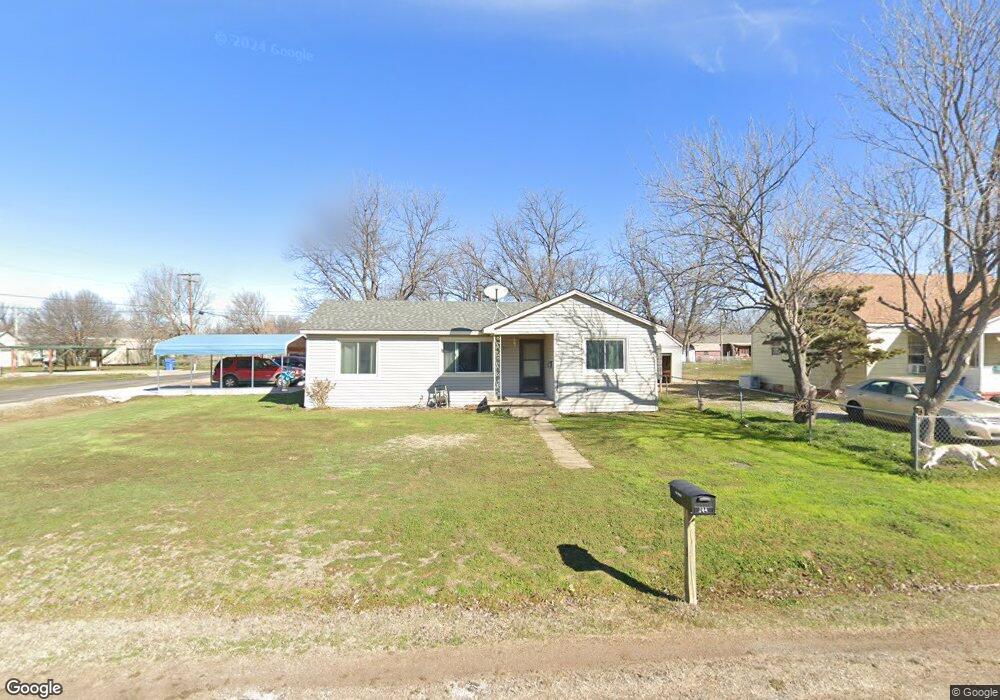 611 NW Locust Ave, Cache, OK 73527 - photo 1
