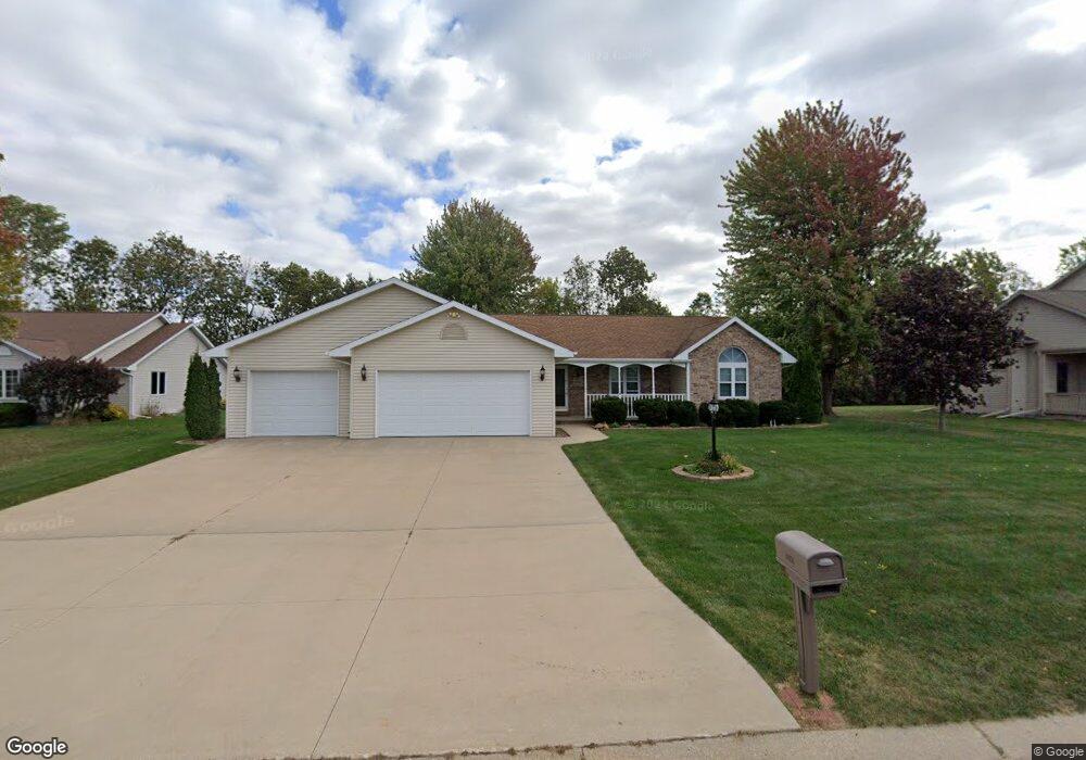 N9270 Hedgerow Dr, Appleton, WI 54915 - photo 1