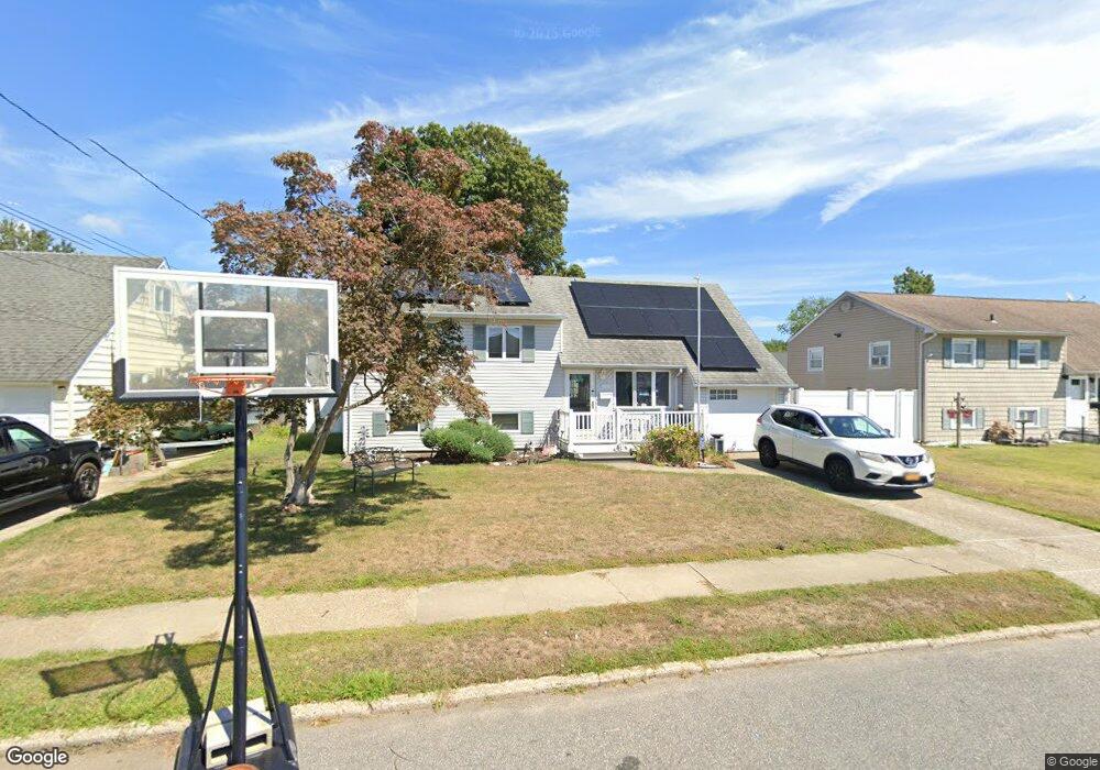 1017 N Niagara Ave, Lindenhurst, NY 11757 - photo 1