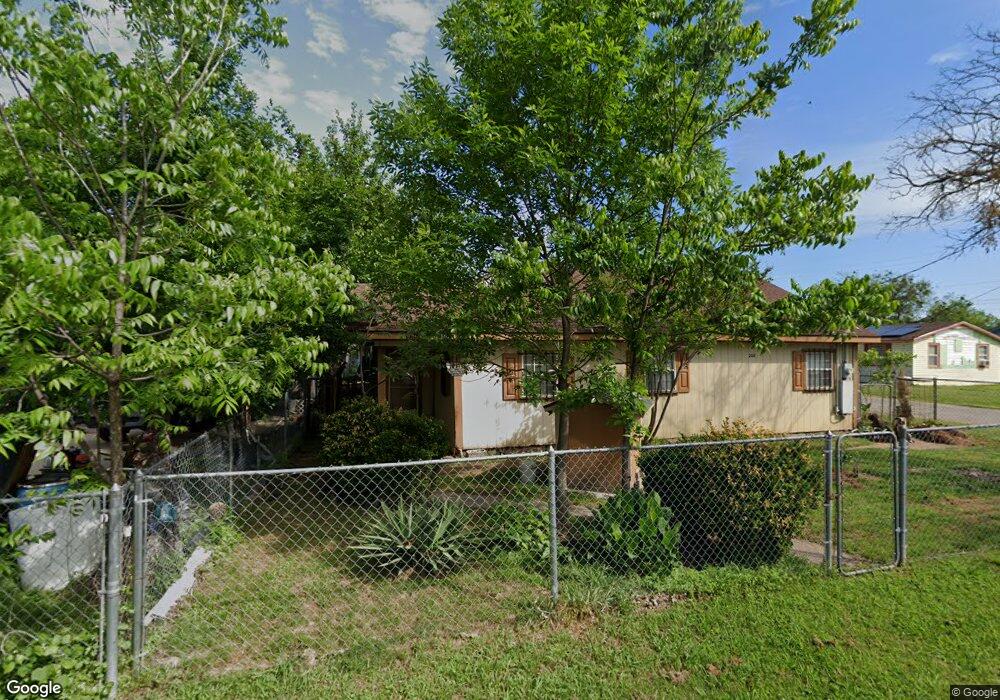 208 Avenue D, Ennis, TX 75119 - photo 1
