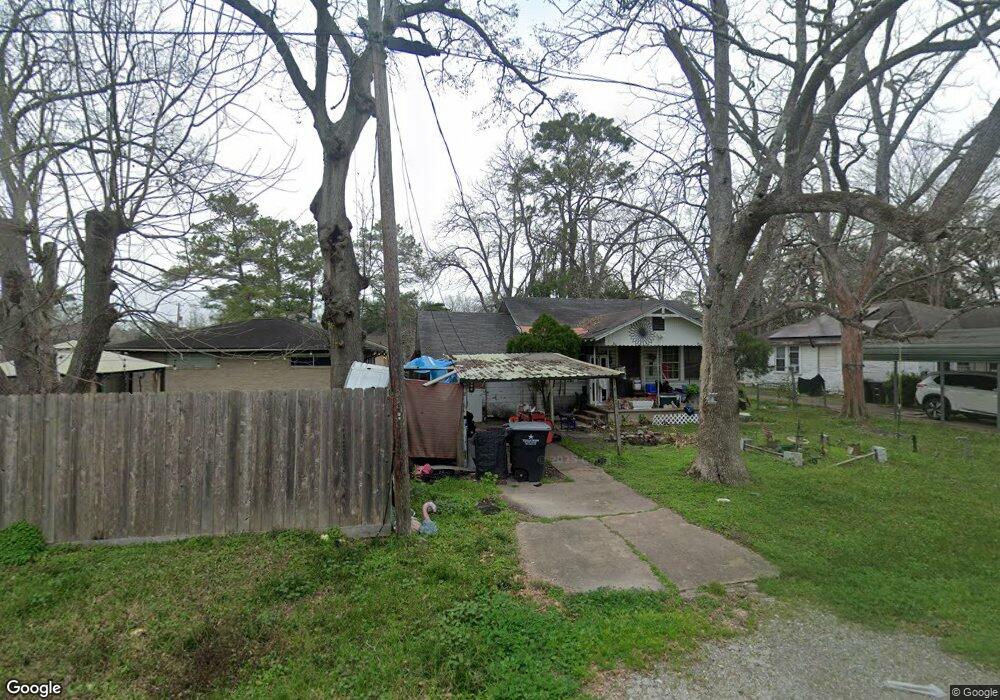 1720 W Sidnor St, Alvin, TX 77511 - photo 1