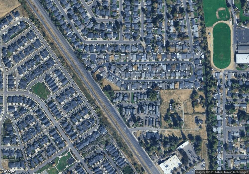 318 Marian Ave, Central Point, OR 97502 - photo 1