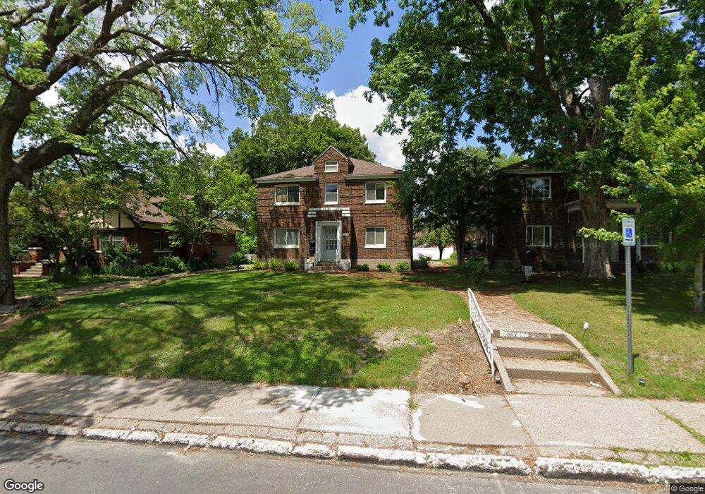 234 E Pleasant St, Davenport, IA 52803 - photo 1