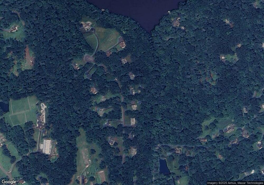 10 Sweetbriar Ln, Sandy Hook, CT 06482 - photo 1