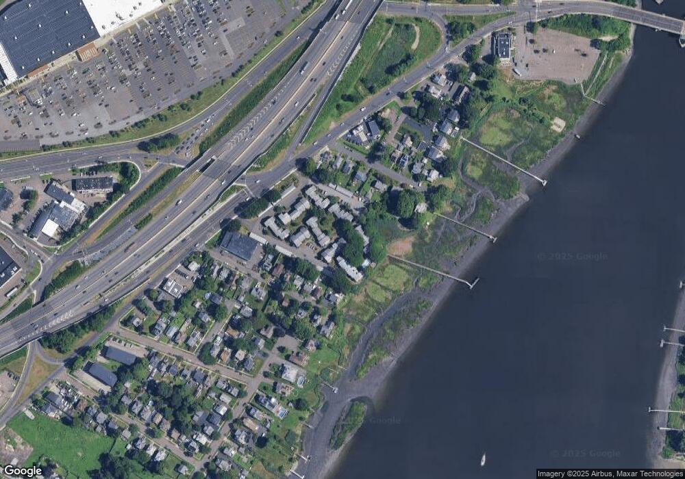 114 Ferry Ct, Stratford, CT 06615 - photo 1