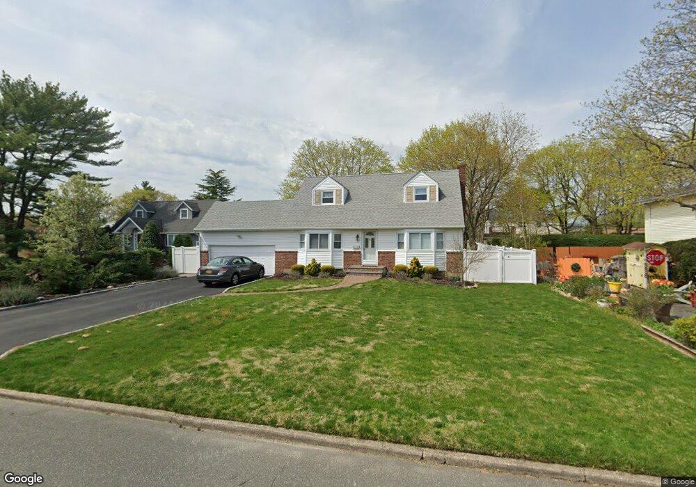 5 Cobb Ln, ComMacK, NY 11725 - photo 1