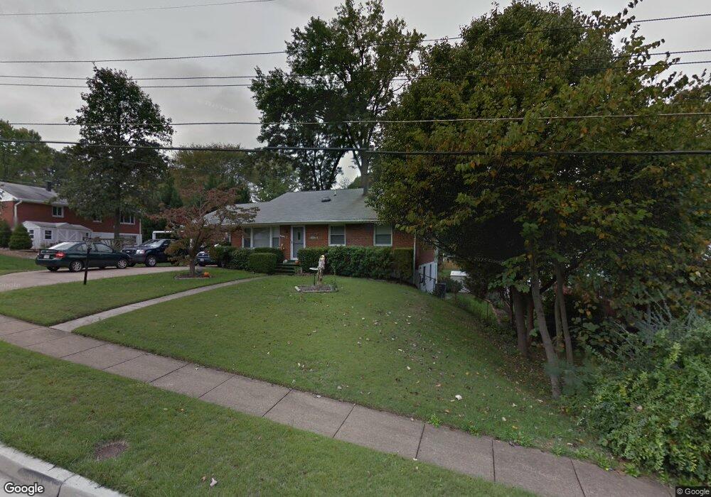 8910 Lagrange St, Lorton, VA 22079 - photo 1