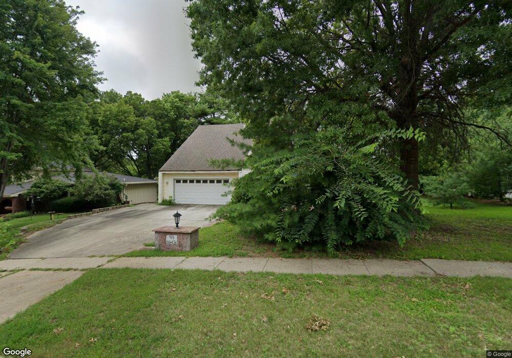 924 52nd St, West Des Moines, IA 50265 - photo 1