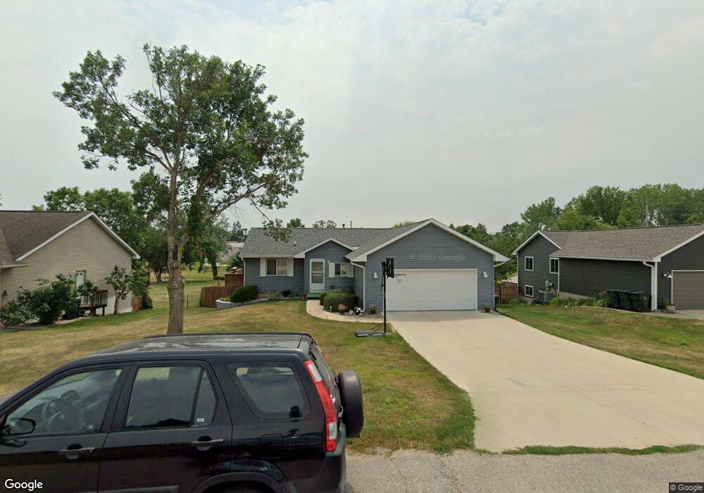 1111 Quarry Ave SW, Cedar Rapids, IA 52404 - photo 1