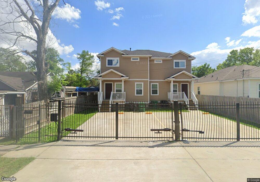 710 Barkley St unit B, Houston, TX 77022 - photo 1