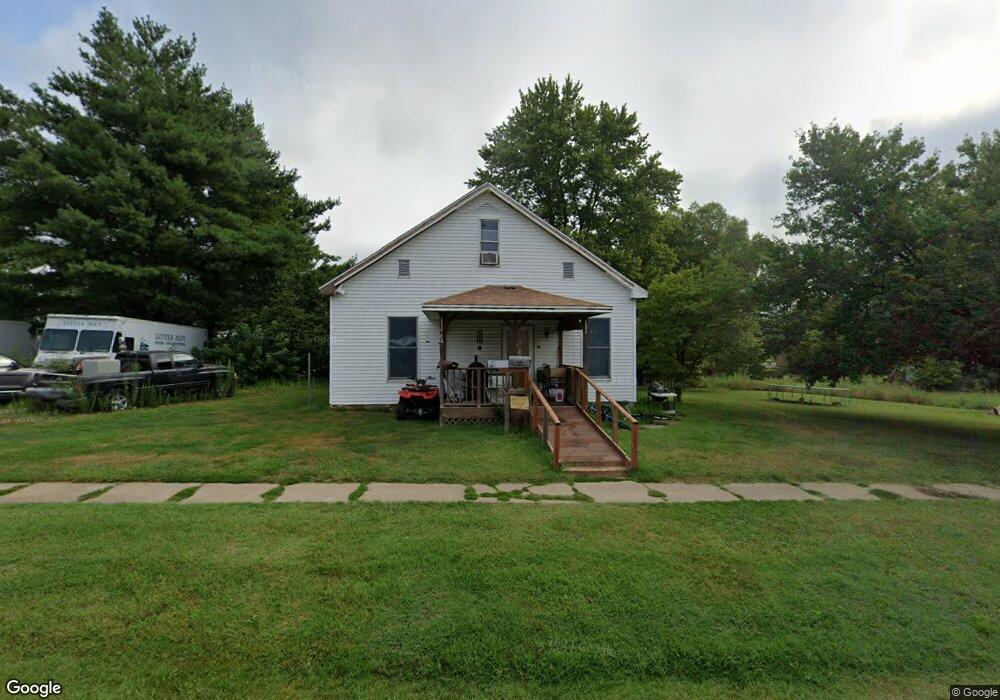251 W Myrtle St, Virginia, IL 62691 - photo 1
