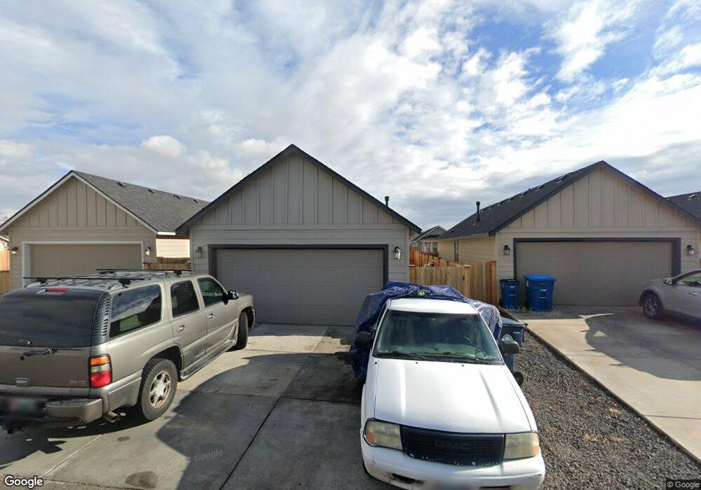 3290 NW 9th Ln, Redmond, OR 97756 - photo 1