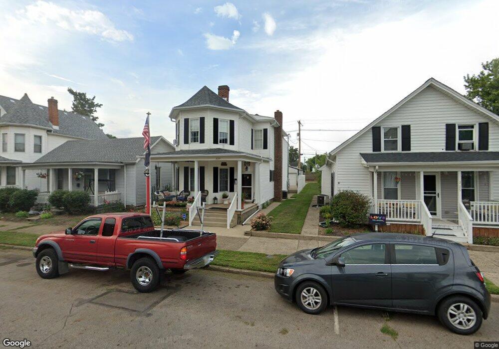 227 E Mound St, Circleville, OH 43113 - photo 1