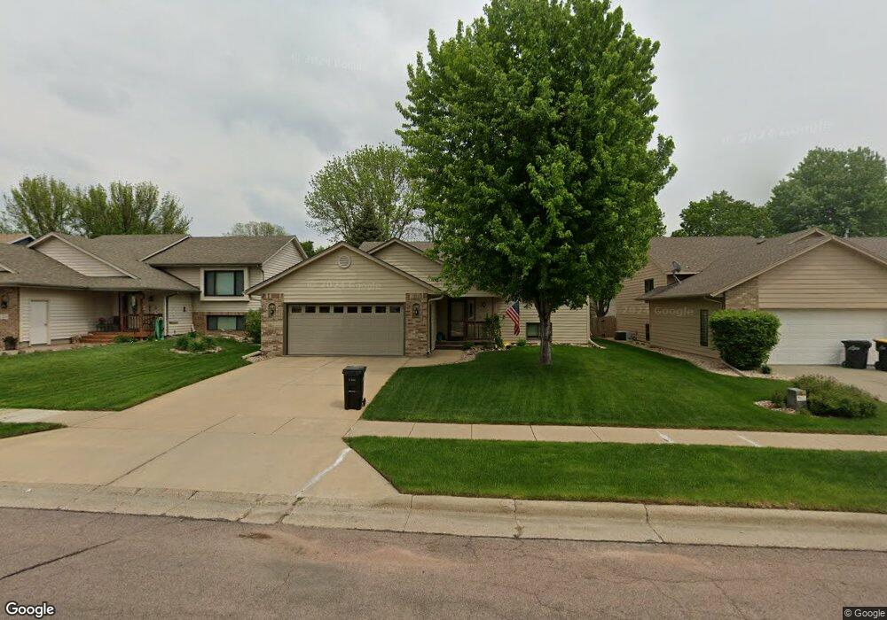 5212 E Blueridge Dr, Sioux Falls, SD 57110 - photo 1