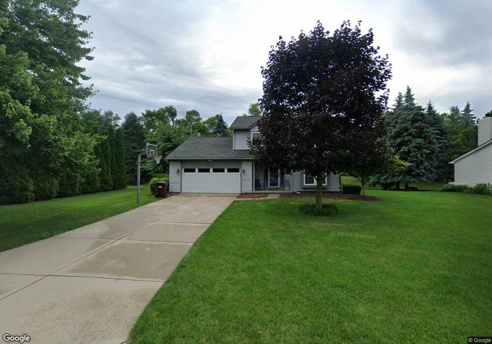 2541 West Bloomfield Oaks Dr, West Bloomfield, MI 48324 - photo 1