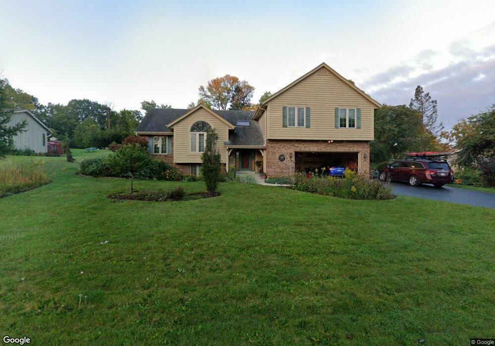 N82W15901 Valley View Dr, Menomonee Falls, WI 53051 - photo 1