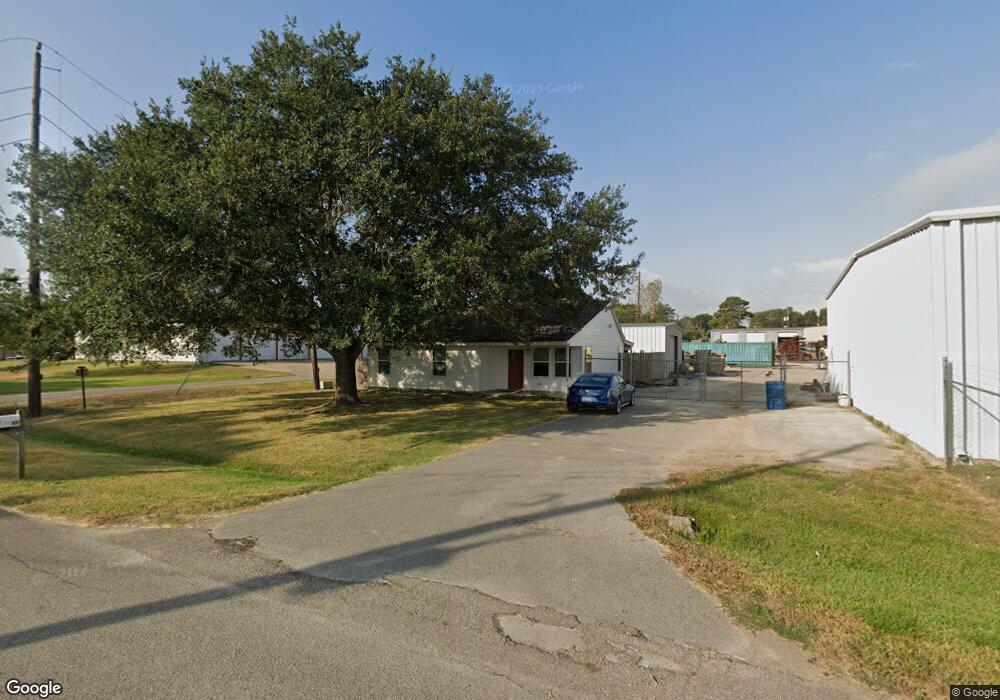 715 Ash St, Waller, TX 77484 - photo 1