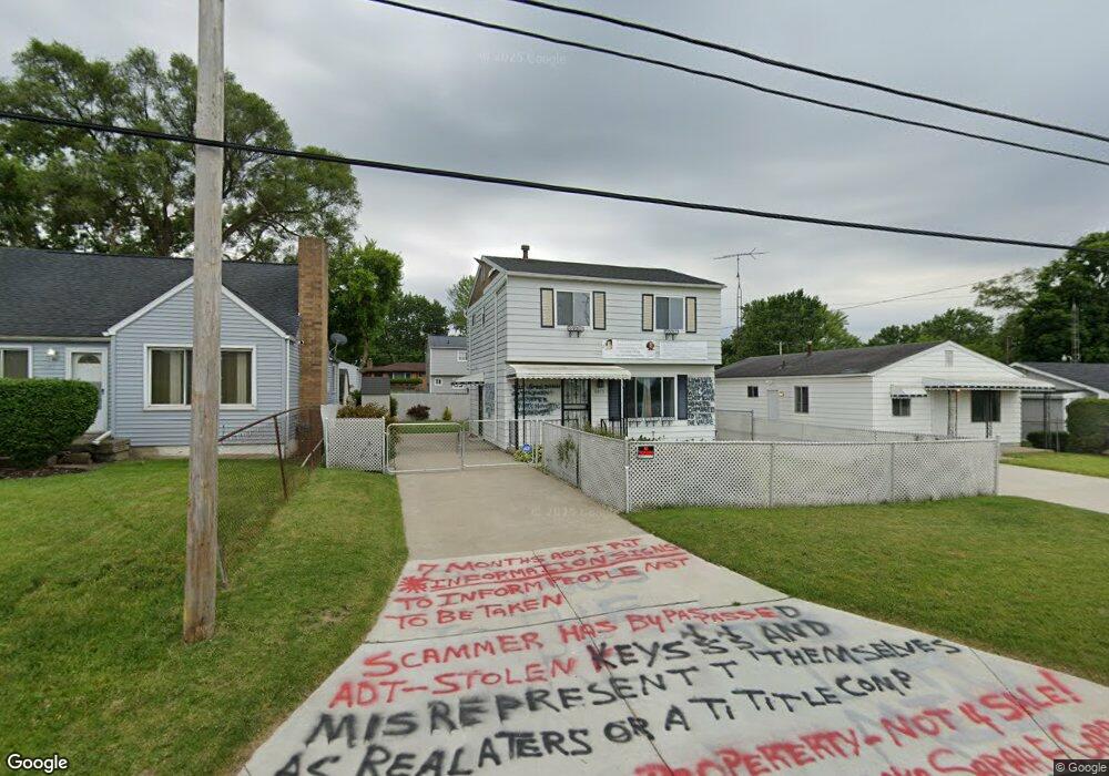 1071 W Coldwater Rd, Flint, MI 48505 - photo 1