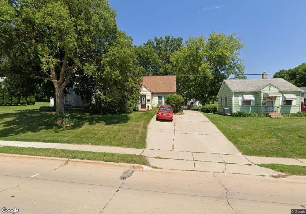 2028 Waterloo Rd, Cedar Falls, IA 50613 - photo 1