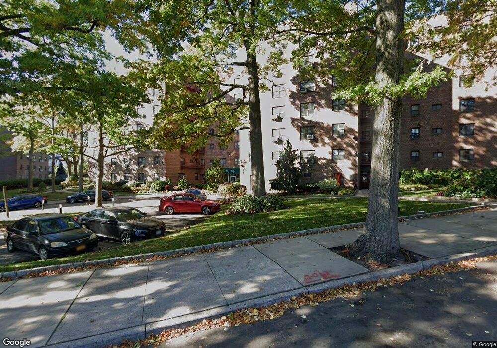 8670 Francis Lewis Blvd unit B53, Queens Village, NY 11427 - photo 1