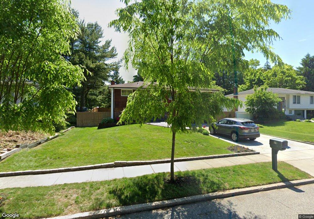 19 Mohegan Ln, ComMacK, NY 11725 - photo 1