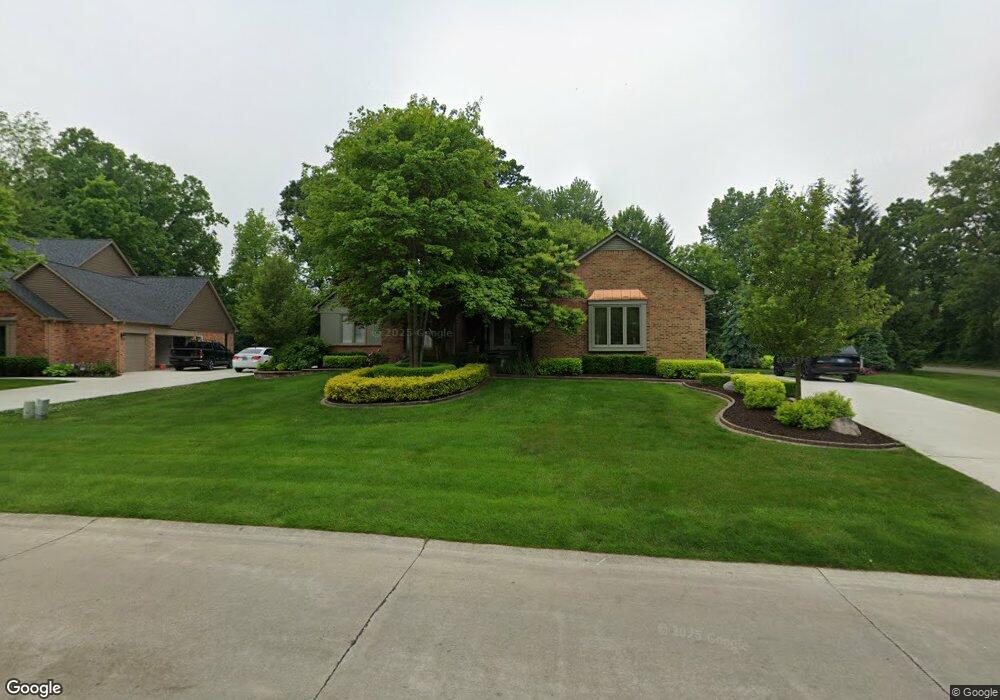 3799 Summit Ridge Dr, Rochester Hills, MI 48306 - photo 1