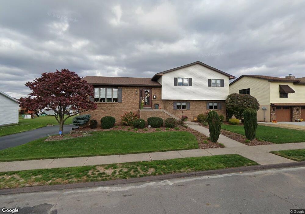 435 Thomas Dr, Dunmore, PA 18512 - photo 1