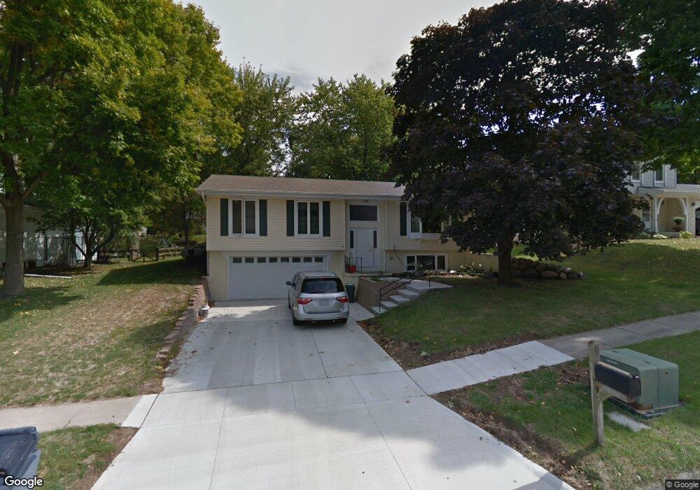 1518 W 14th St S, Newton, IA 50208 - photo 1