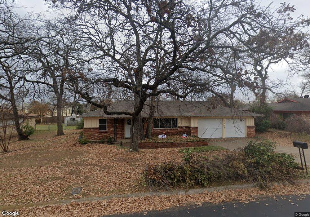 637 Woodcrest Dr, Hurst, TX 76053 - photo 1