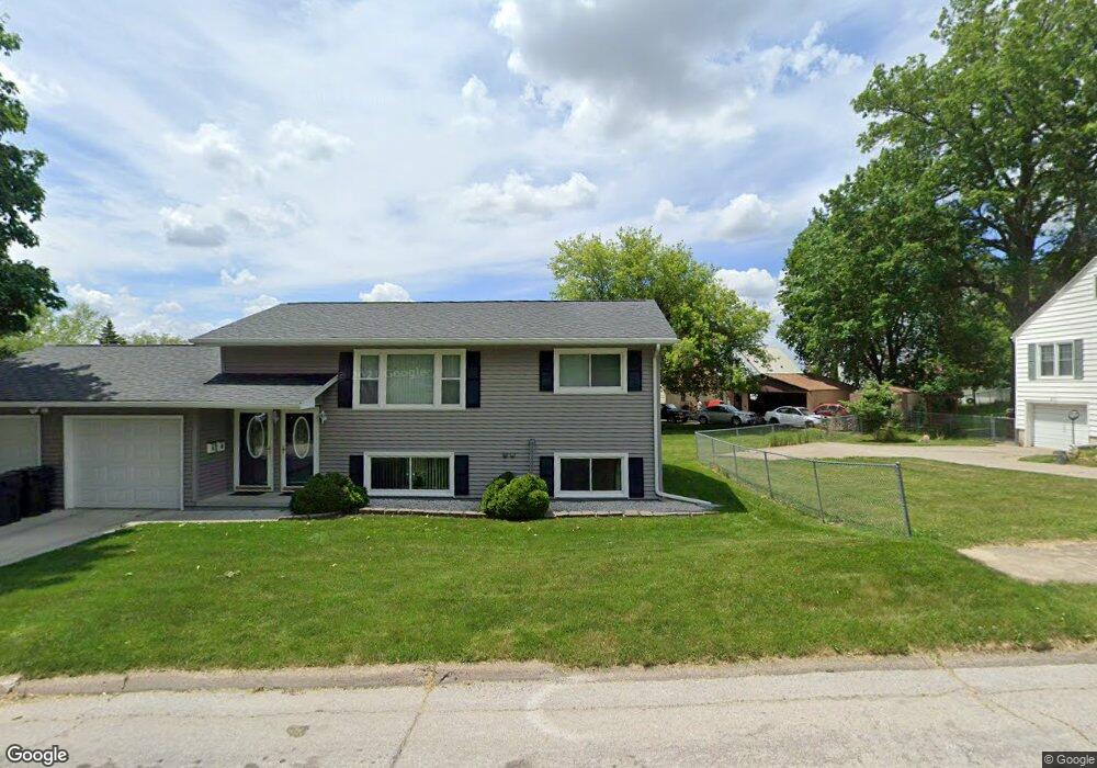 2013 Belle Ave unit 2015, Cedar Falls, IA 50613 - photo 1