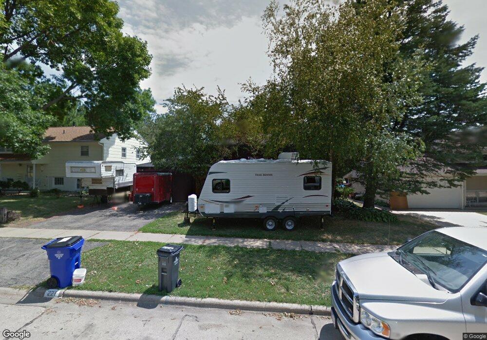 221 Auburn Dr SW, Cedar Rapids, IA 52404 - photo 1