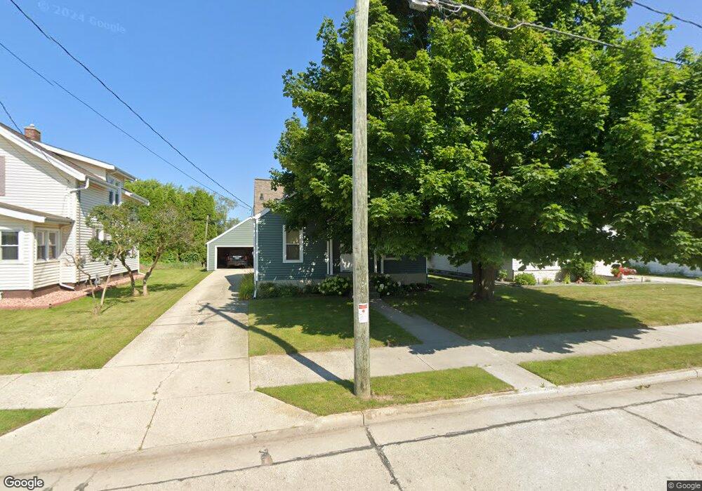 1243 S 32nd St, Manitowoc, WI 54220 - photo 1