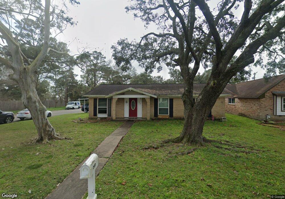 316 Sycamore St, Alvin, TX 77511 - photo 1