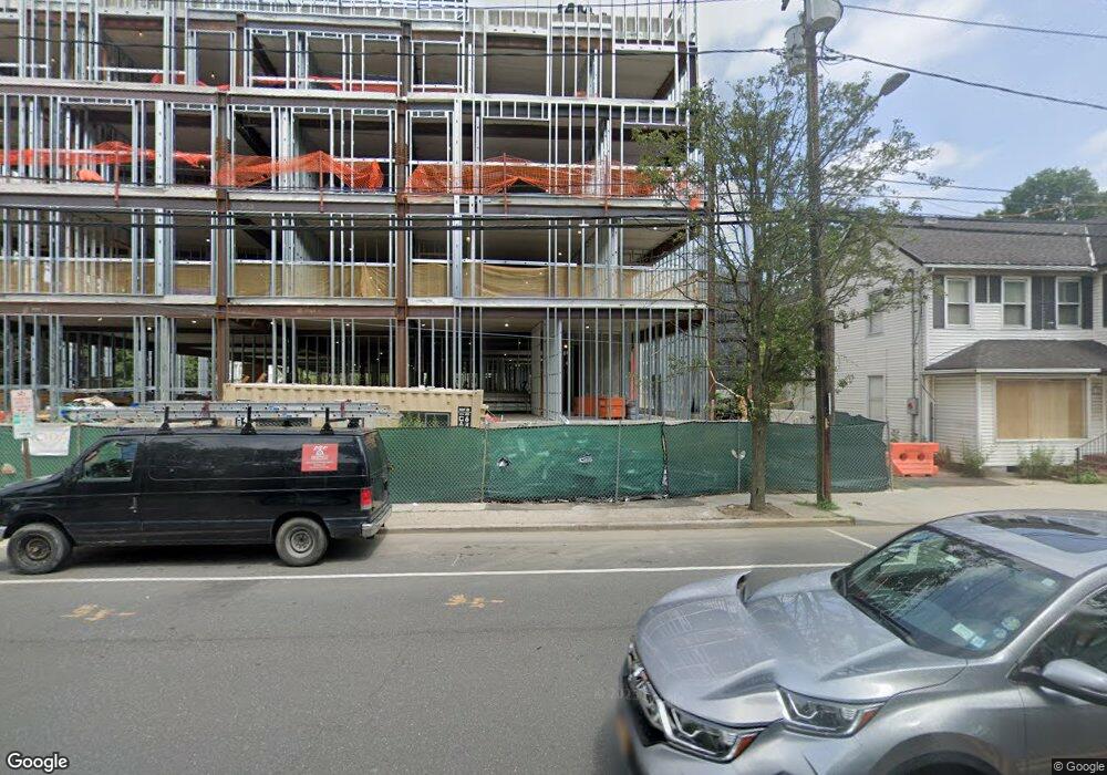 733 Middle Neck Rd, Great Neck, NY 11024 - photo 1