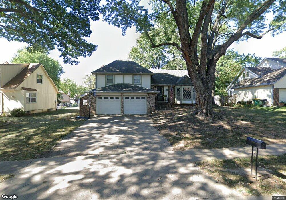 7106 Halsey Dr, Shawnee, KS 66216 - photo 1