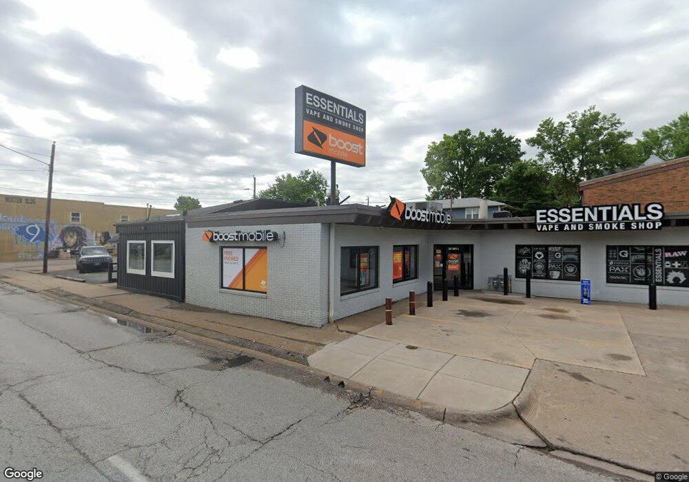 307 E Locust St unit A, Davenport, IA 52803 - photo 1