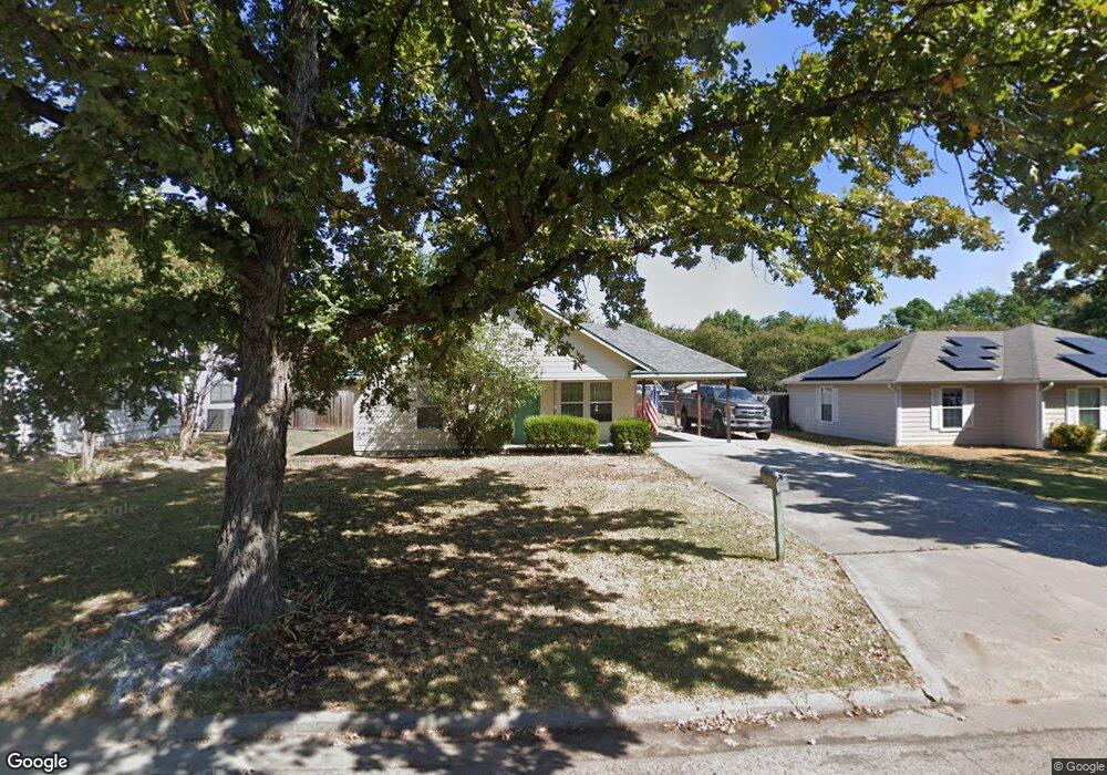 703 E 12th St, Bonham, TX 75418 - photo 1