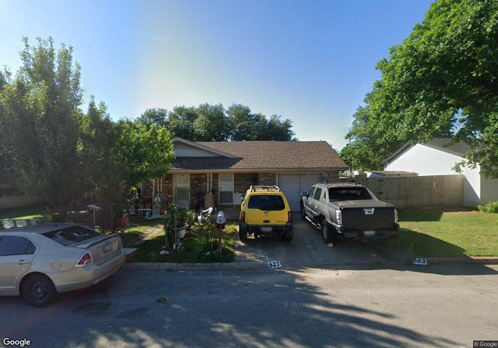 523 Phillips St, Cleburne, TX 76033 - photo 1