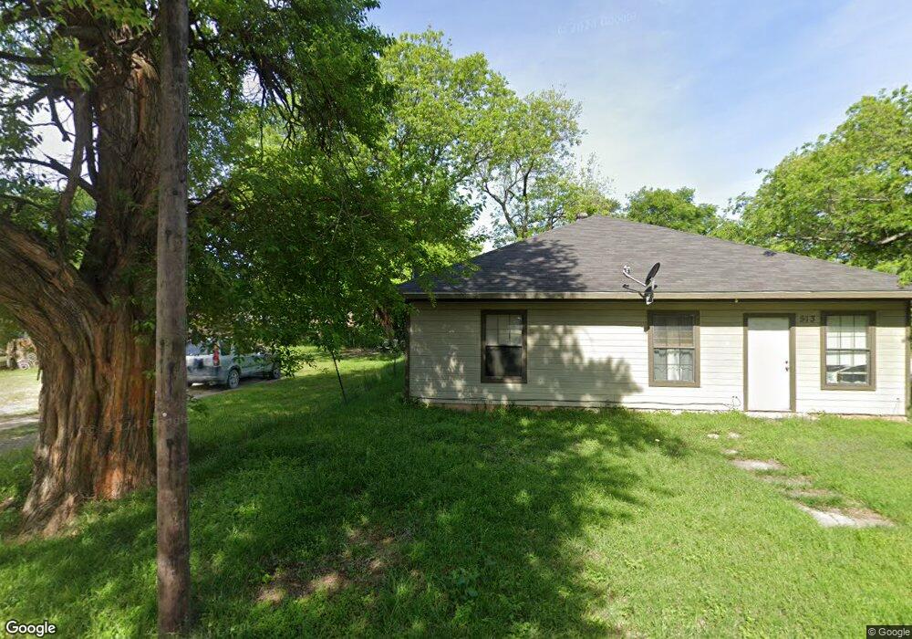 509 N Weaver St, Gainesville, TX 76240 - photo 1