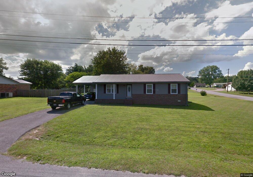 703 Pineridge Dr, Hopkinsville, KY 42240 - photo 1