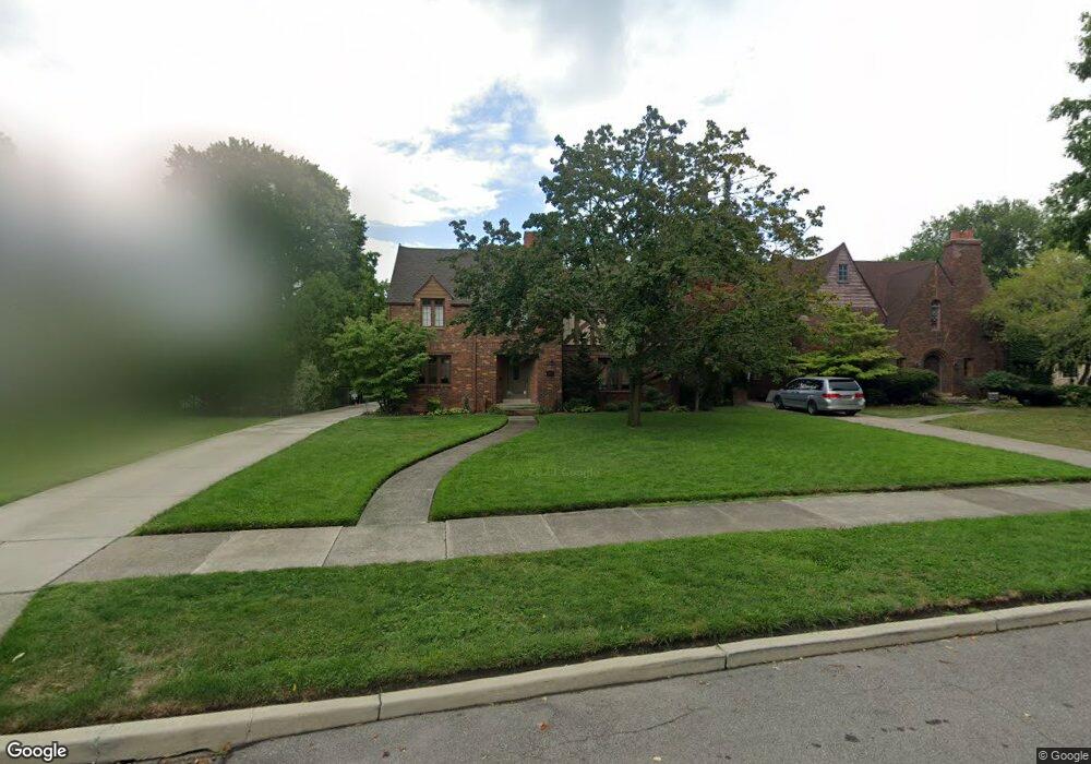 528 Lakepointe St, Grosse Pointe Park, MI 48230 - photo 1